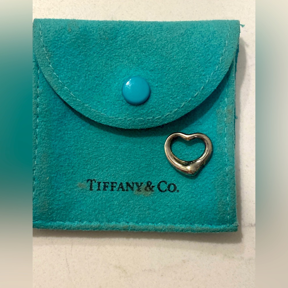 Tiffany & co. Elsa Peretti open heart, just needs a chain